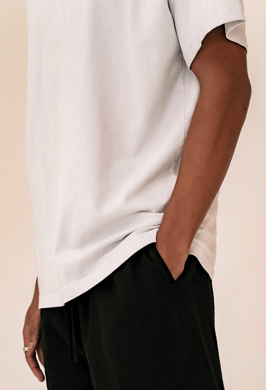 VINTAGE TEE: Black / Large